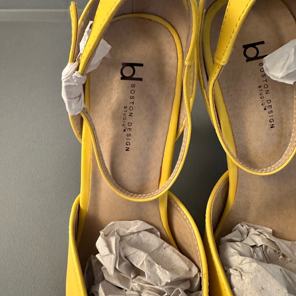 Bright Yellow Women's Heels - Picture 4 of 5